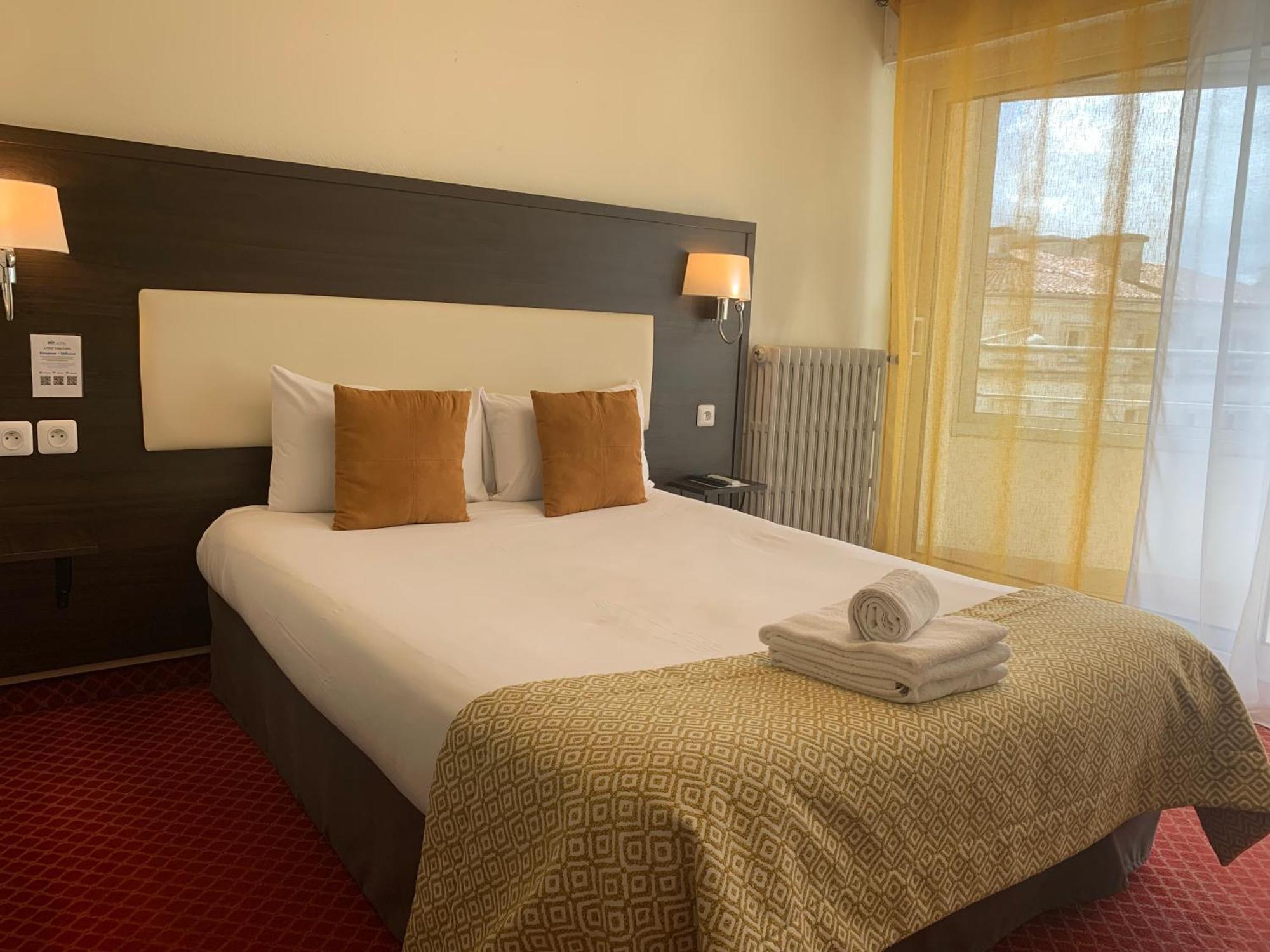 Brit Hotel Bleu Nuit Saintes Eksteriør bilde