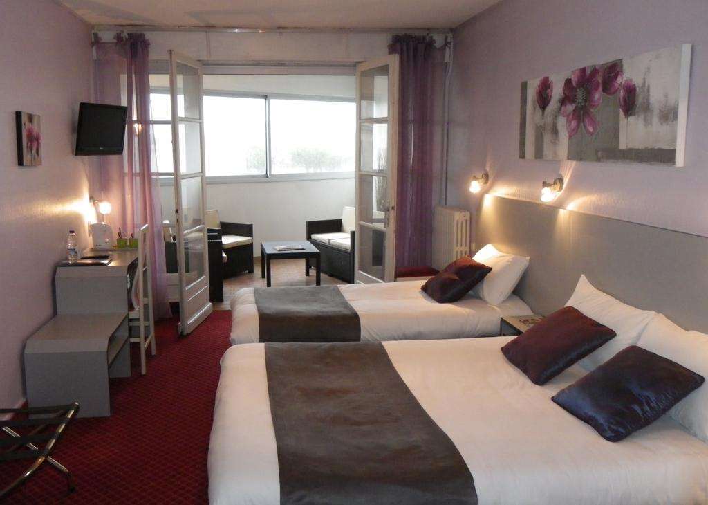 Brit Hotel Bleu Nuit Saintes Rom bilde